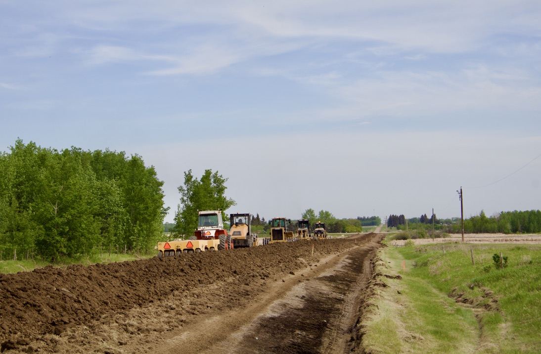 Graders working in tandem